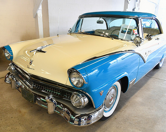 1955 Ford Fairlane Victoria